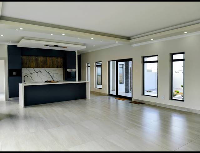 4 BEDROOM HOUSE FOR SALE IN FOUNTAINS ESTATE
